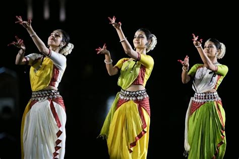  ¿La Danza del Hindú? Un Rostro que Refleja la Dualidad de la India Moderna